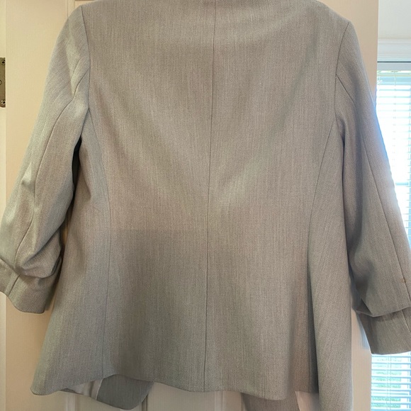 SOLD Ladies blazer - Picture 2 of 2